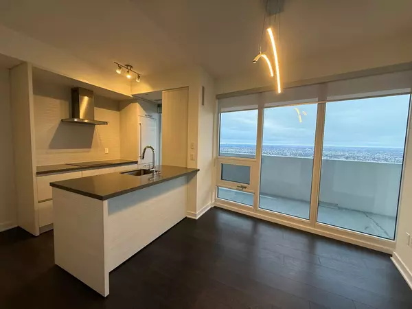 Toronto C10, ON M4S 0B8,2221 Yonge ST #5409