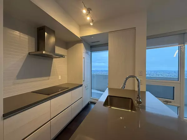 Toronto C10, ON M4S 0B8,2221 Yonge ST #5409