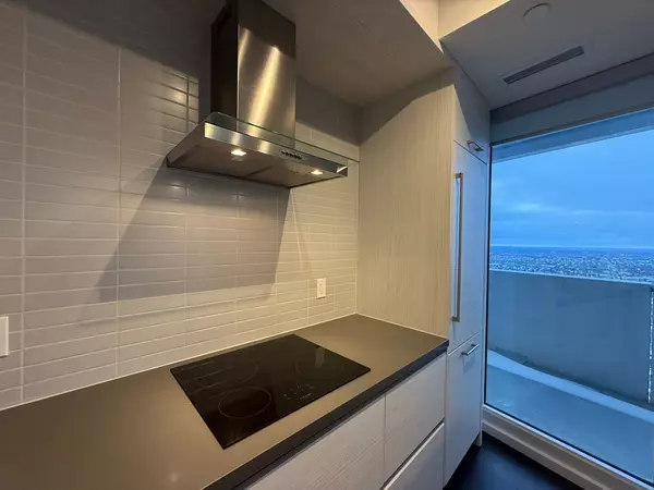 Toronto C10, ON M4S 0B8,2221 Yonge ST #5409