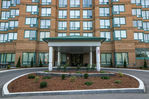 Whitby, ON L1N 8Z1,711 Rossland RD E #706