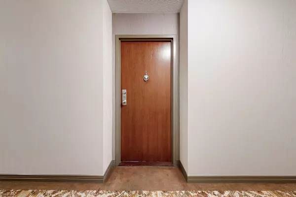 Whitby, ON L1N 8Z1,711 Rossland RD E #706