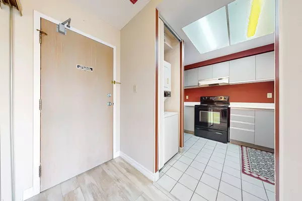 Whitby, ON L1N 8Z1,711 Rossland RD E #706