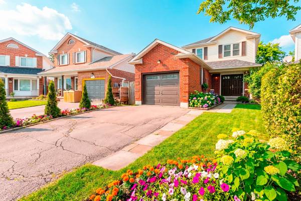 33 Mossgrove CT, Clarington, ON L1E 1P3