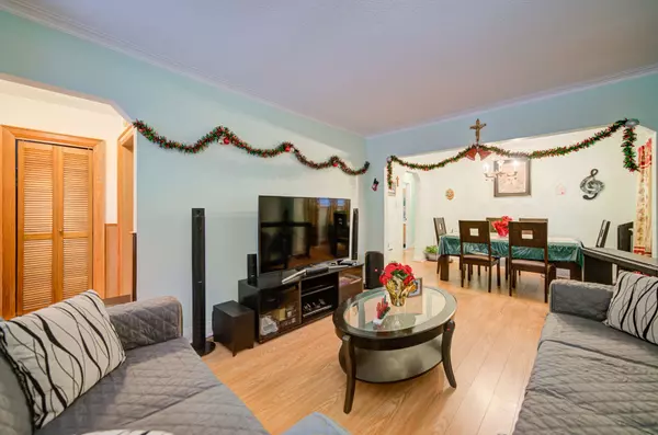 Toronto E08, ON M1N 3Z8,63 Midland AVE