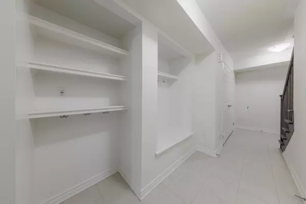 Pickering, ON L1X 0N2,3356 Swordbill ST