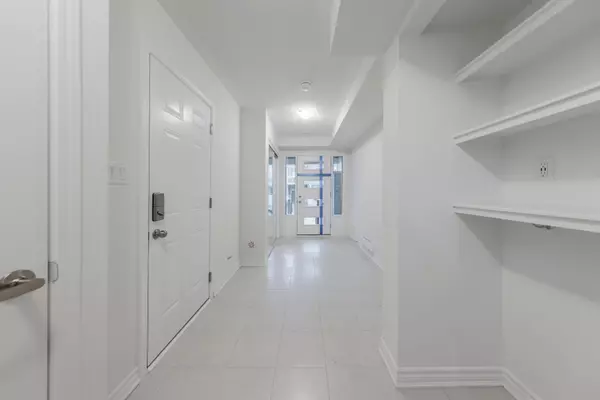 Pickering, ON L1X 0N2,3356 Swordbill ST