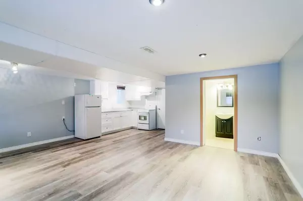 Toronto E06, ON M1N 1W1,18 Northview AVE #Lower