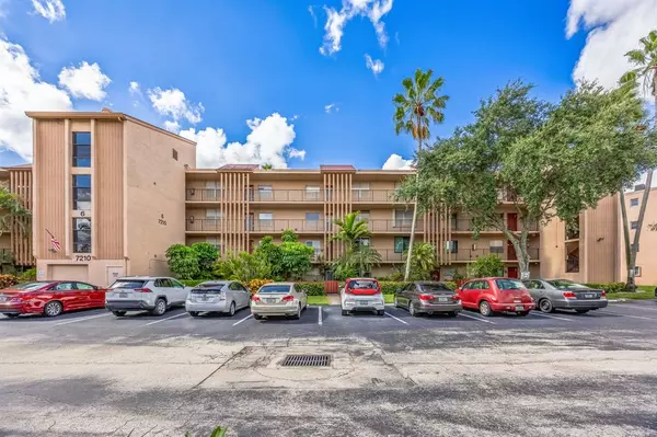 Margate, FL 33063,7210 Lake Circle Dr #106