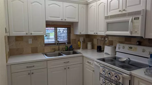 Pembroke Pines, FL 33025,9300 N Hollybrook Lake Dr #106