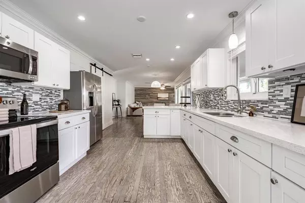 300 NE 43rd St, Oakland Park, FL 33334