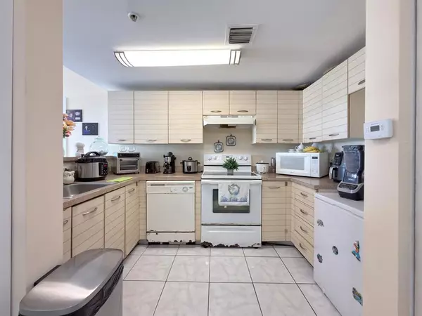 Miami, FL 33125,2217 NW 7th St #901