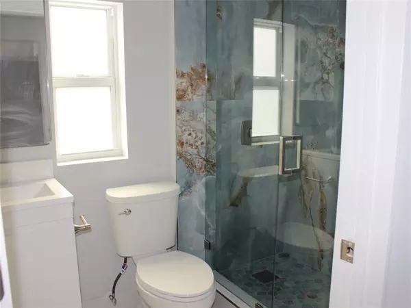 Boynton Beach, FL 33435,522 SE 20th Ct