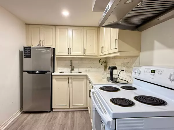 Richmond Hill, ON L4C 1E6,402 Fernleigh CIR S