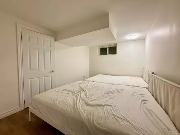 Richmond Hill, ON L4C 1E6,402 Fernleigh CIR S