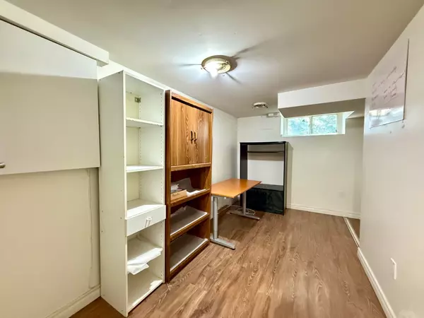 Richmond Hill, ON L4C 1E6,402 Fernleigh CIR S