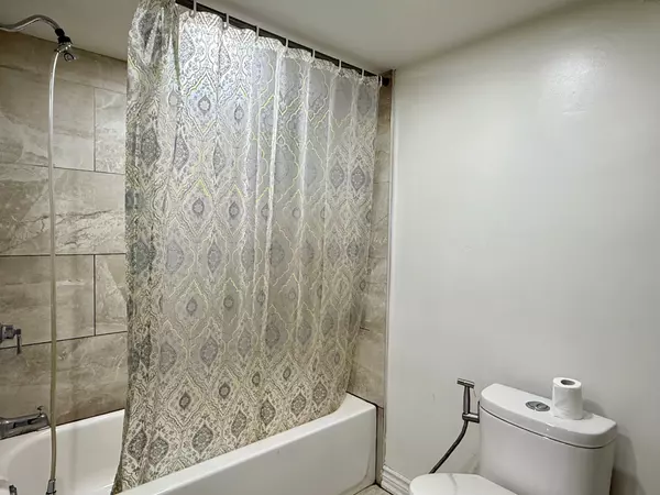 Richmond Hill, ON L4C 1E6,402 Fernleigh CIR S