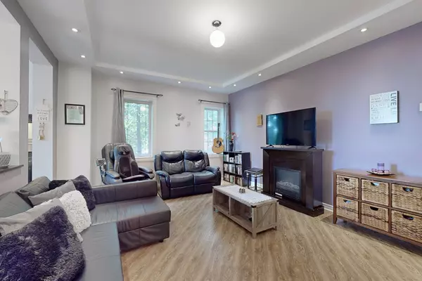 Bradford West Gwillimbury, ON L3Z 1R6,178 Barrie ST