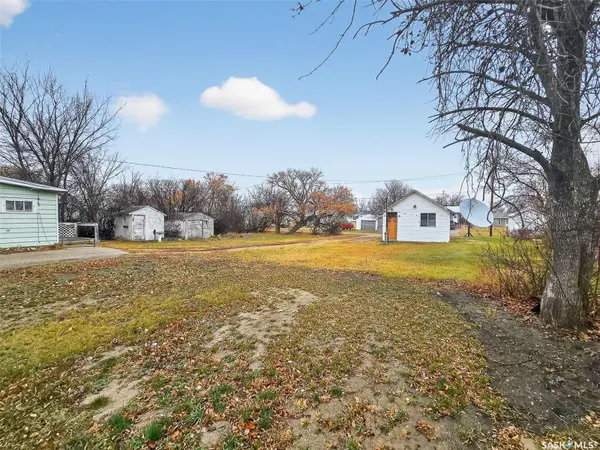 152 & 162 3rd AVENUE W, Central Butte, SK S0H 0T0