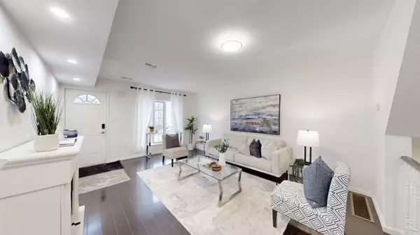 Mississauga, ON L5R 3V9,80 Strathaven DR #12