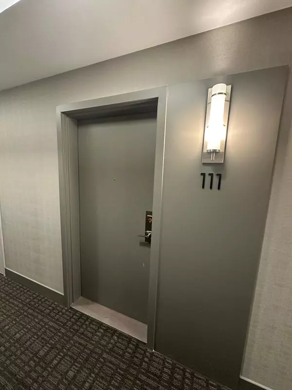 135 Canon Jackson DR #111, Toronto W04, ON M6M 0C3