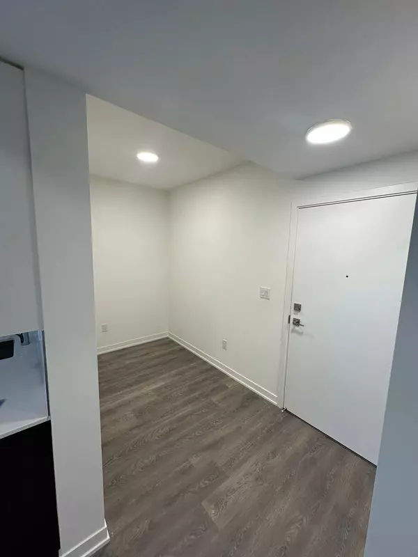 Toronto W04, ON M6M 0C3,135 Canon Jackson DR #111