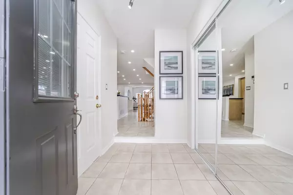 Mississauga, ON L5N 8N9,7307 Cork Tree ROW