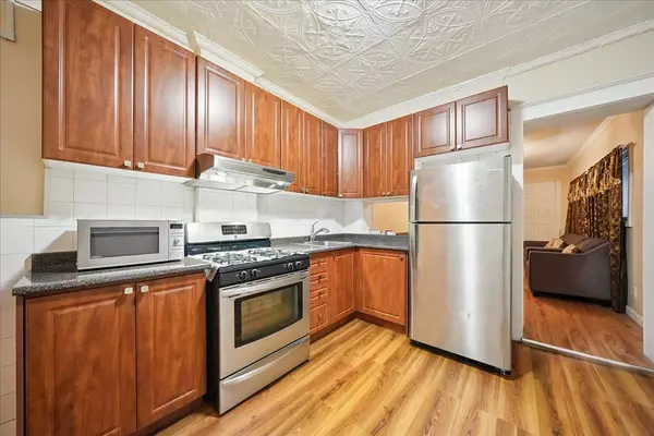 Toronto W01, ON M6K 1L6,1281 QUEEN ST W