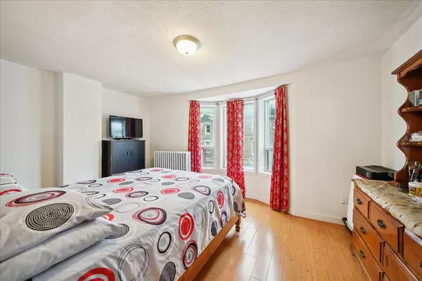 Toronto W01, ON M6K 1L6,1281 QUEEN ST W