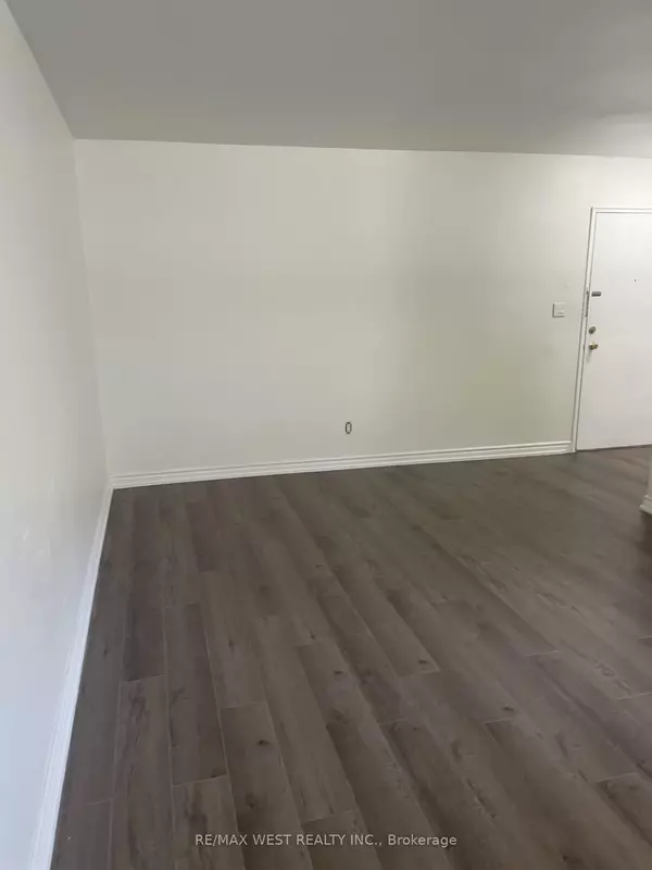 Oakville, ON L6L 1C5,2365 Marine DR #102