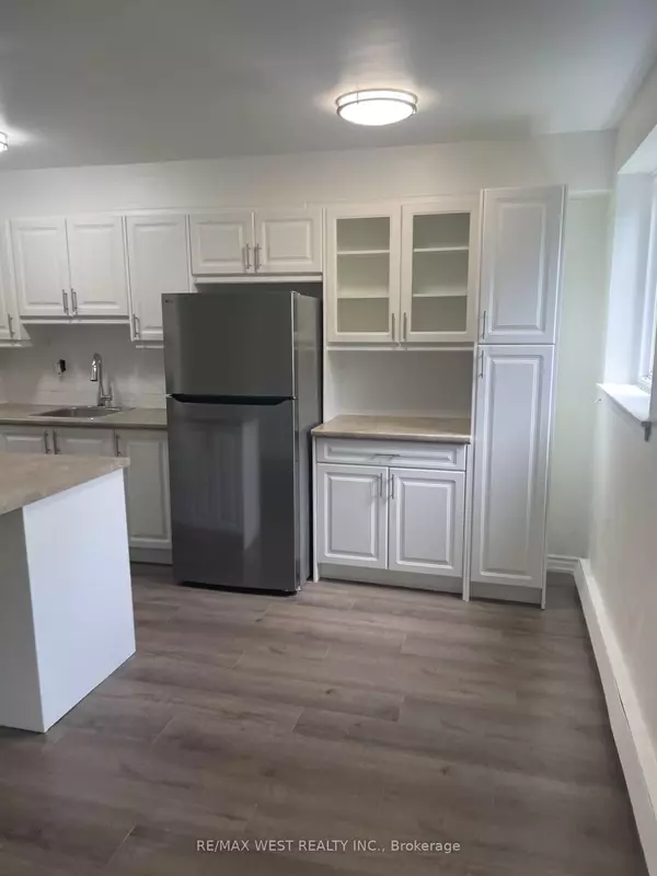 Oakville, ON L6L 1C5,2365 Marine DR #102