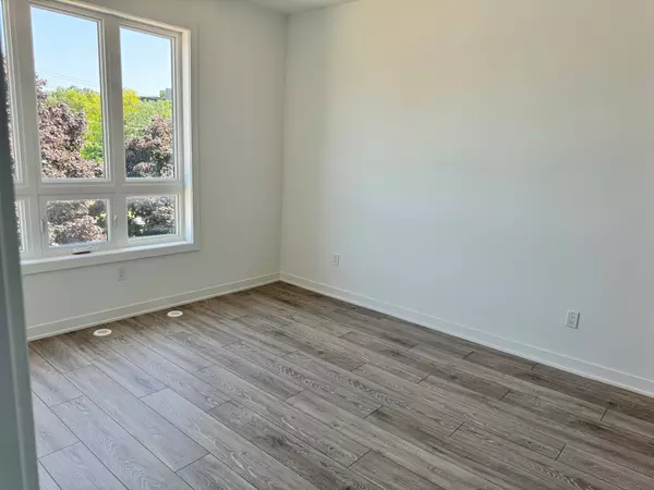 Mississauga, ON L4W 1L1,4017 Hickory DR #11