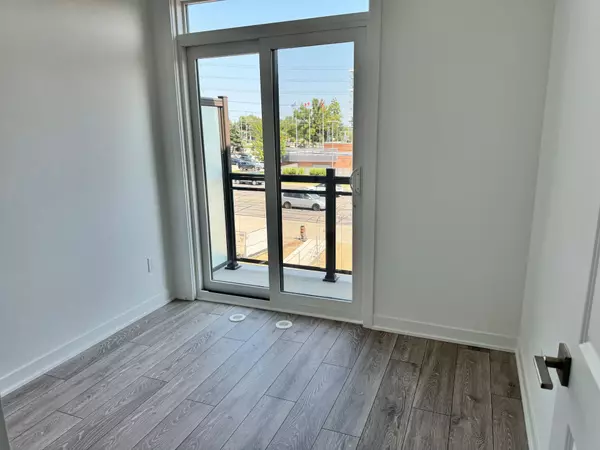 Mississauga, ON L4W 1L1,4017 Hickory DR #11