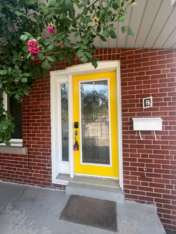 8 Porter AVE, Toronto W03, ON M6N 2G9