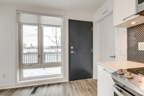 Toronto W03, ON M6N 0B5,40 Ed Clark Gardens BLVD #14