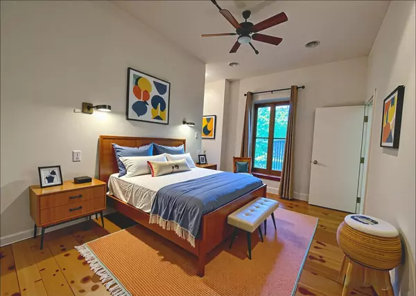 Mississippi Mills, ON K0A 1A0,83 Little Bridge ST #200