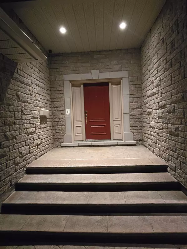 Barrhaven, ON K2J 3N5,7 Eagle Chase CT