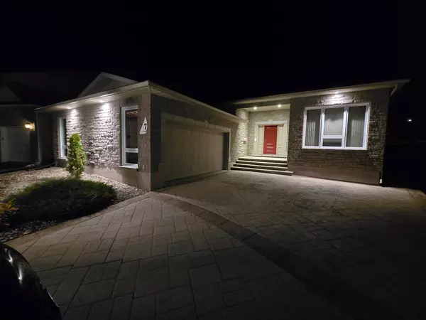 Barrhaven, ON K2J 3N5,7 Eagle Chase CT