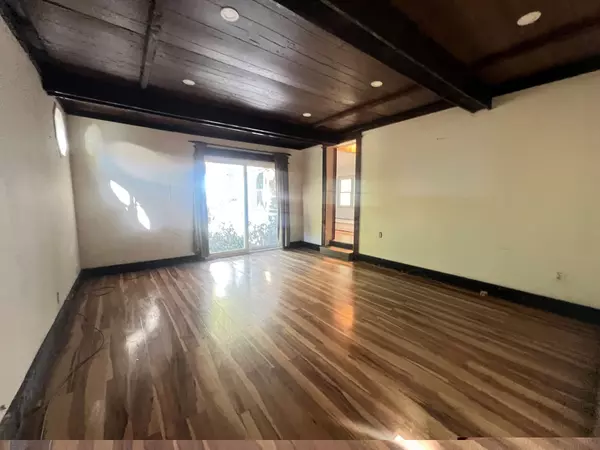 Gravenhurst, ON P0E 1N0,1052 4 Seasons RD