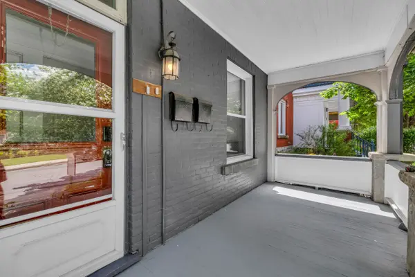 West Centre Town, ON K1Y 2B9,111 Spadina AVE #1