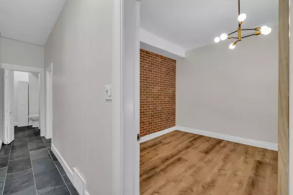 West Centre Town, ON K1Y 2B9,111 Spadina AVE #1