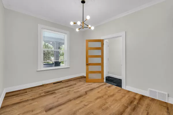 West Centre Town, ON K1Y 2B9,111 Spadina AVE #1