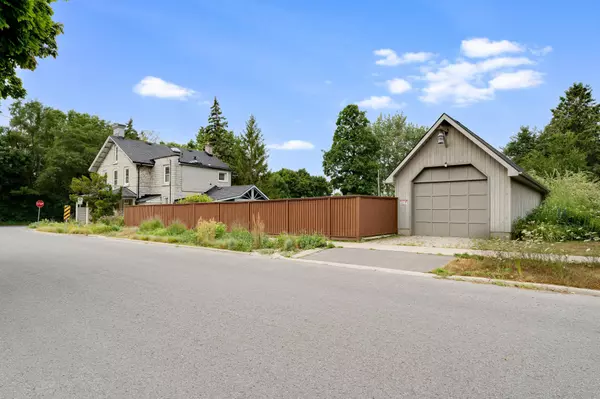 Kingston, ON K7L 4R3,2 Alwington AVE