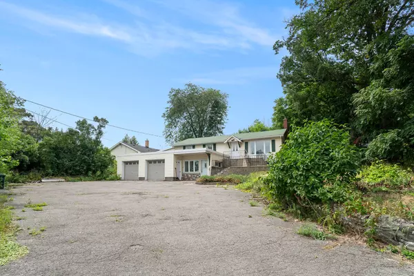 Barrhaven, ON K2C 3H2,3854 Prince Of Wales DR