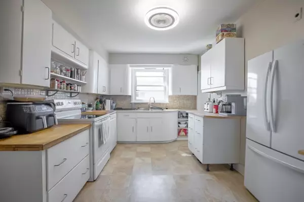 Thorold, ON L2V 2J8,55 Ann ST