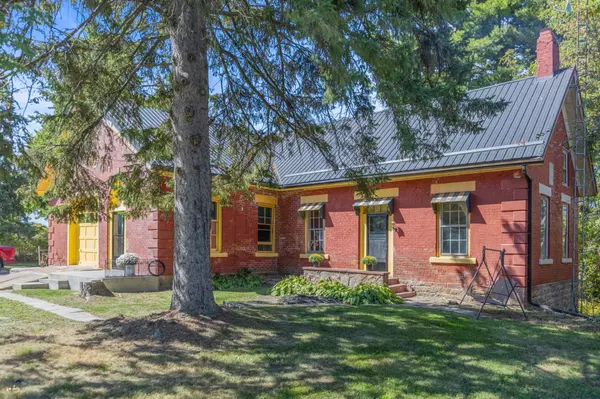 Front Of Yonge, ON K0E 1R0,1554 County Road 2 RD