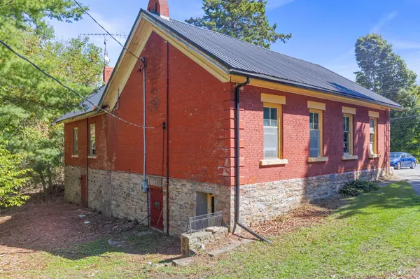 Front Of Yonge, ON K0E 1R0,1554 County Road 2 RD