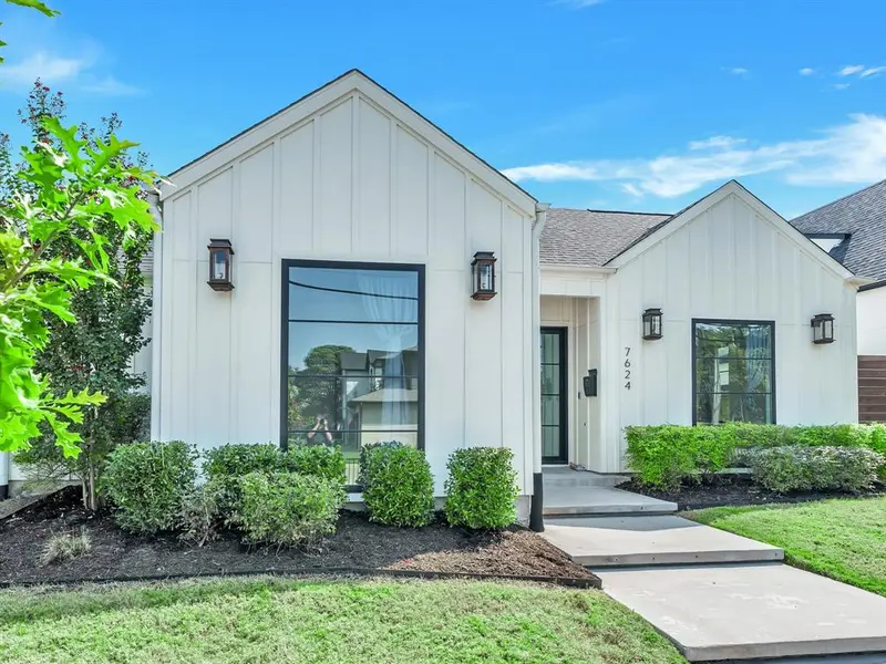 7624 Roper Street, Dallas, TX 75209