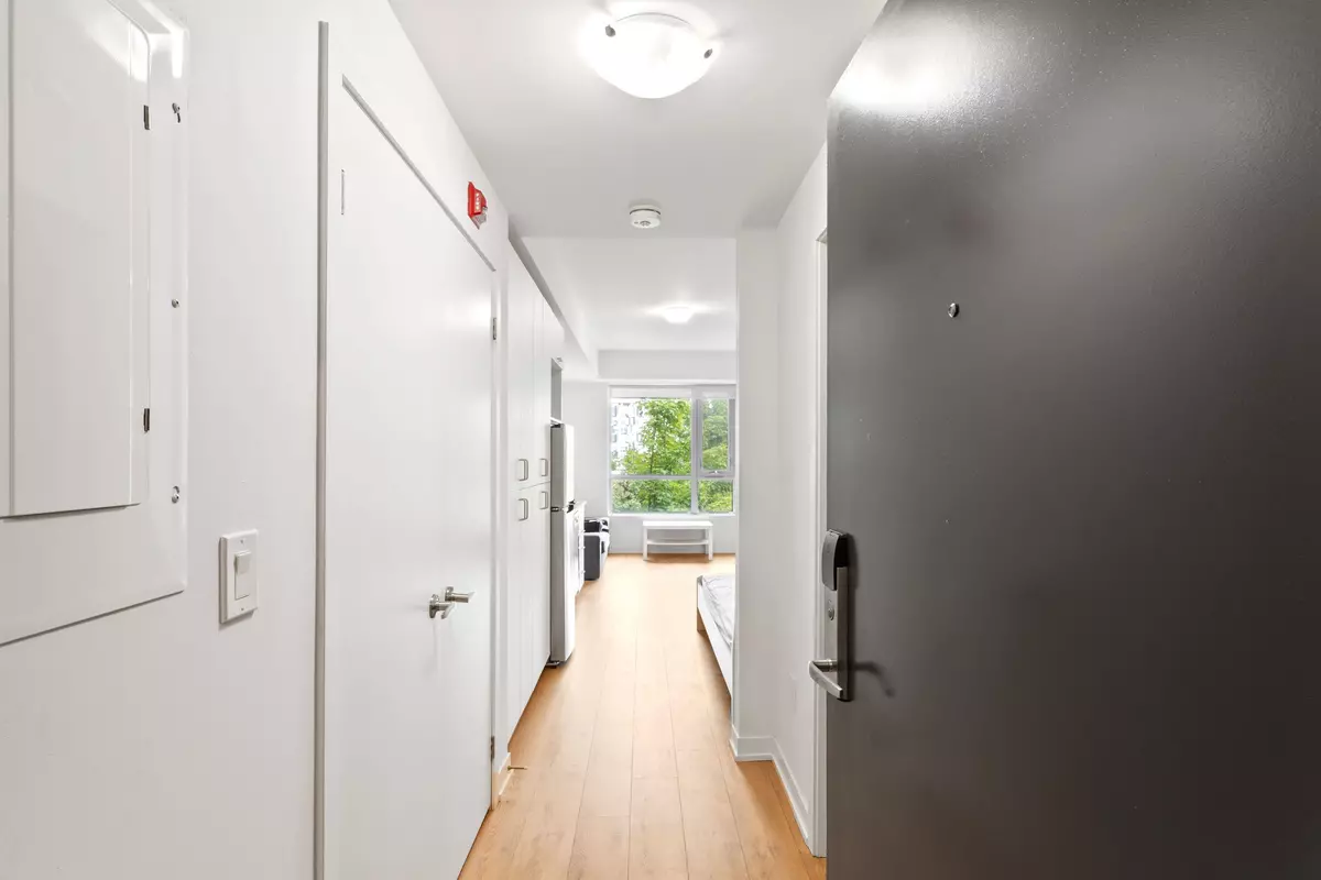 Oshawa, ON L1G 0C2,1800 Simcoe ST N #307