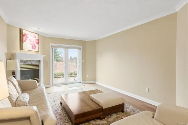 Saanich, BC V8Z 7J1,500 Marsett Pl #8