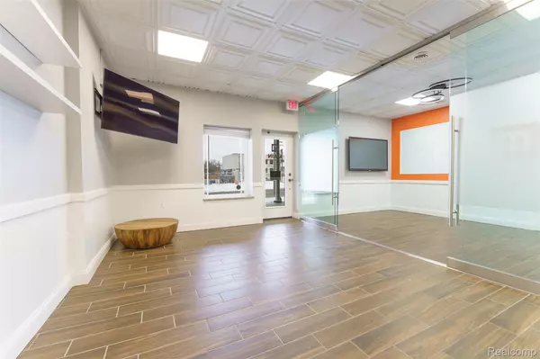 Brighton, MI 48116,315 W North ST #300 & 400